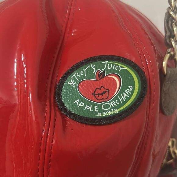 Brand New Extremely Rare Apple Purse Betsey Johnson Chain Strap - Picture 6 of 7
